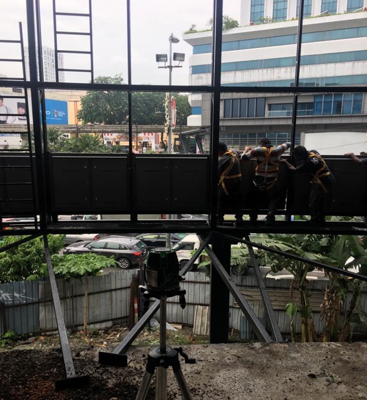 LED screen servicing on site